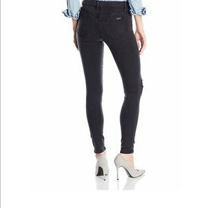 Joes jeans flawless the vixen skinny ankle.  Size 27